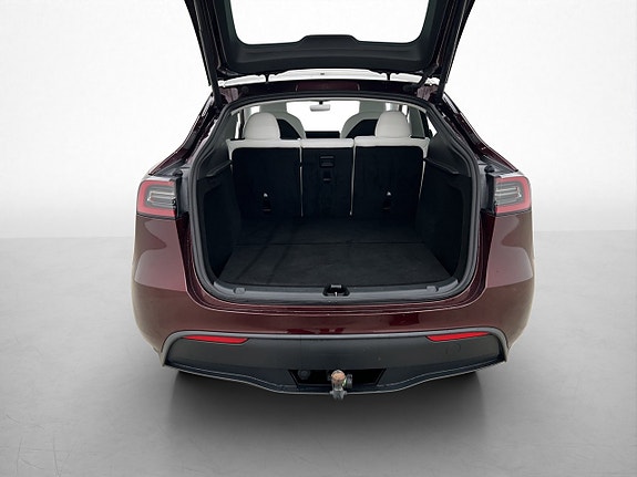 Tesla Model Y 10 of 30