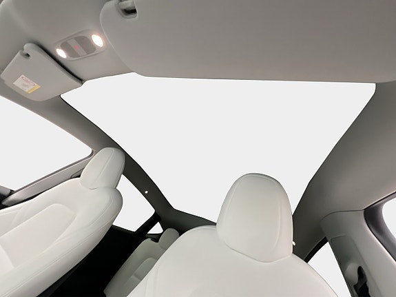 Tesla Model Y 12 of 30