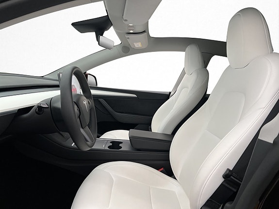Tesla Model Y 14 of 30