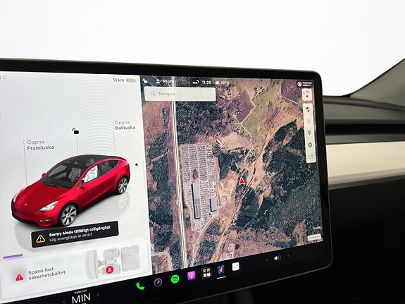 Tesla Model Y 17 of 30