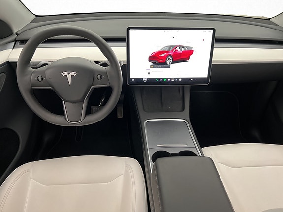Tesla Model Y 15 of 30
