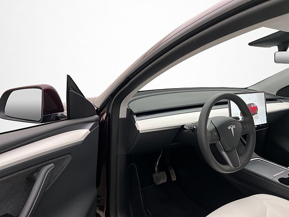 Tesla Model Y 11 of 30