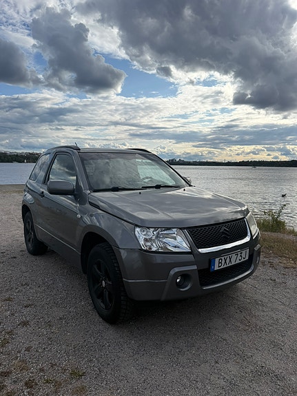 Suzuki Grand Vitara 4 of 9
