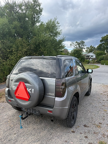 Suzuki Grand Vitara 3 of 9