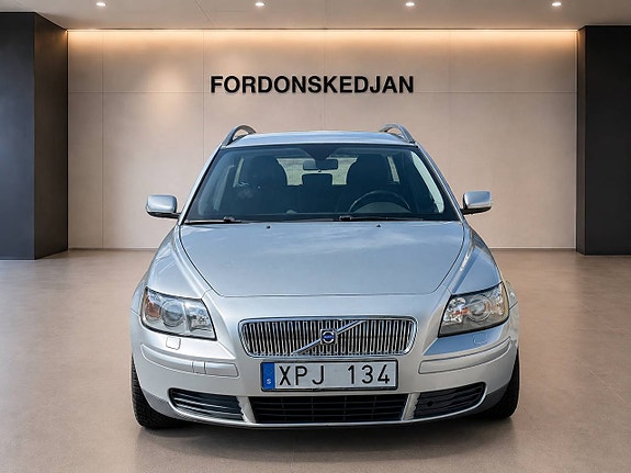 Volvo V50 3 of 14