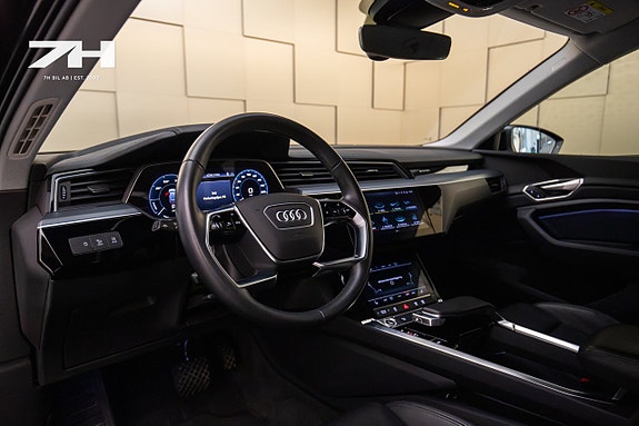Audi e-tron 9 of 20