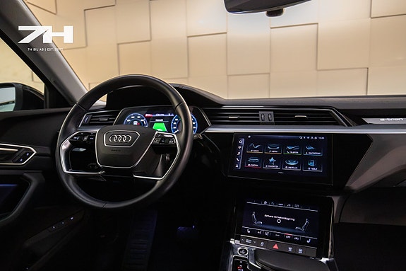 Audi e-tron 11 of 20