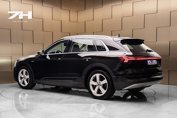 Audi e-tron 3 of 20