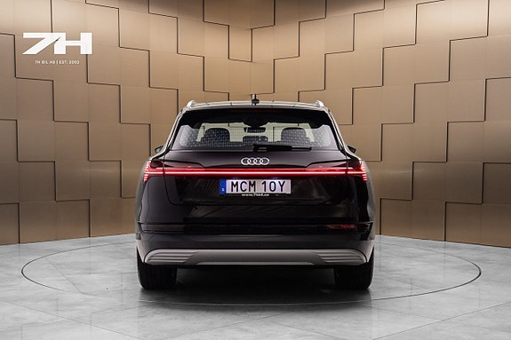 Audi e-tron 4 of 20