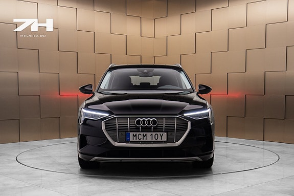 Audi e-tron 8 of 20