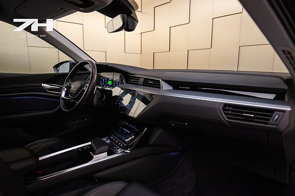 Audi e-tron 12 of 20