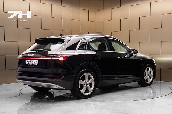 Audi e-tron 5 of 20