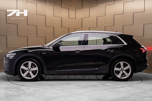 Audi e-tron 2 of 20