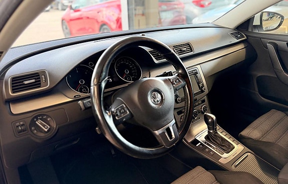 Volkswagen Passat 9 of 13