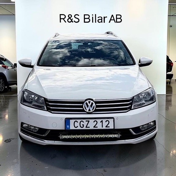 Volkswagen Passat 2 of 13