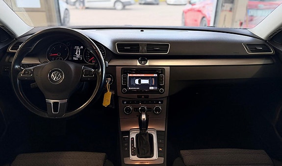 Volkswagen Passat 10 of 13