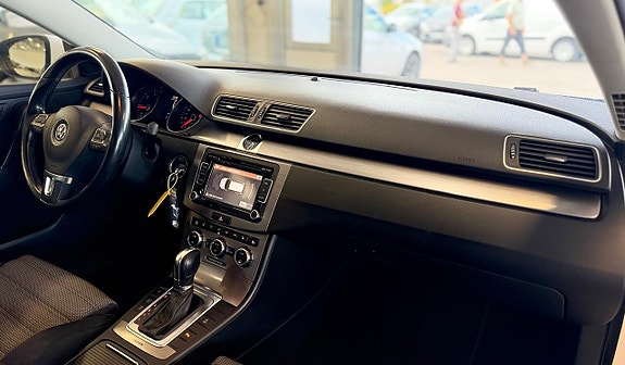Volkswagen Passat 11 of 13