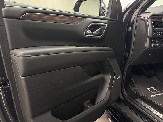 Chevrolet Tahoe 16 of 22