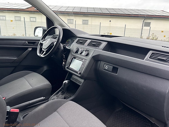 Volkswagen Caddy Maxi 16 of 21