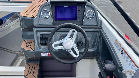 Uttern D70 Mercury 250 V8 - 143 Gångtimmar - Nyservad  3,65% 10 of 21