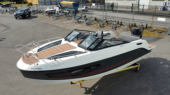 Uttern D70 Mercury 250 V8 - 143 Gångtimmar - Nyservad  3,65% 19 of 21