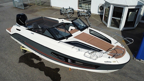 Uttern D70 Mercury 250 V8 - 143 Gångtimmar - Nyservad  3,65% 20 of 21