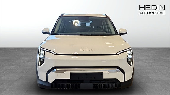 Kia EV3 2 of 12