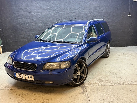 Volvo V70 3 of 17