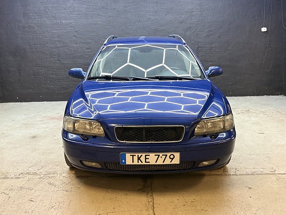 Volvo V70 4 of 17