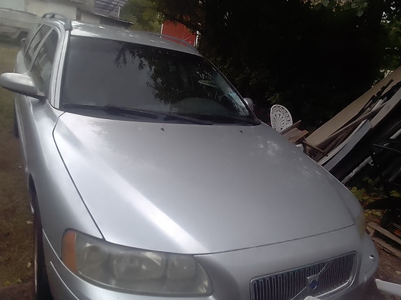 Volvo V70 3 of 3