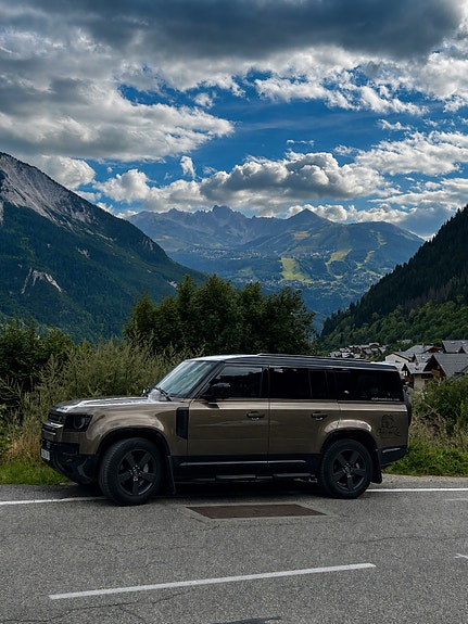 Land Rover Defender 130 5 of 15