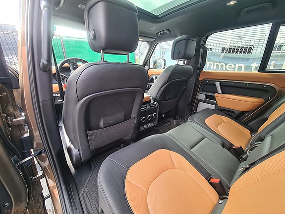 Land Rover Defender 130 13 of 15