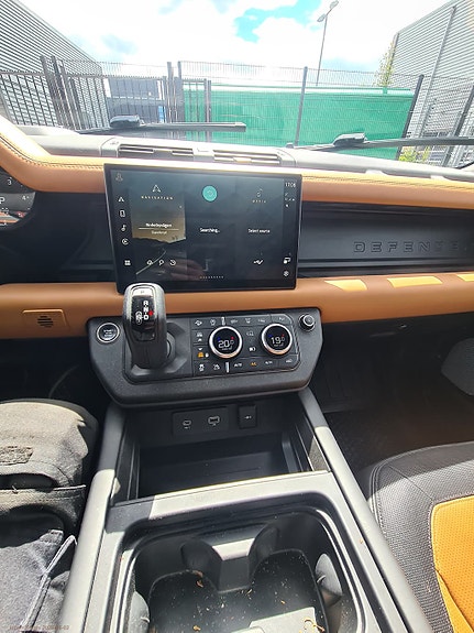 Land Rover Defender 130 10 of 15