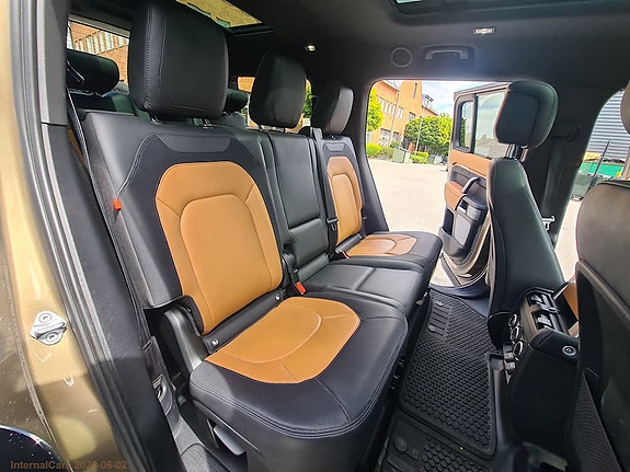 Land Rover Defender 130 12 of 15