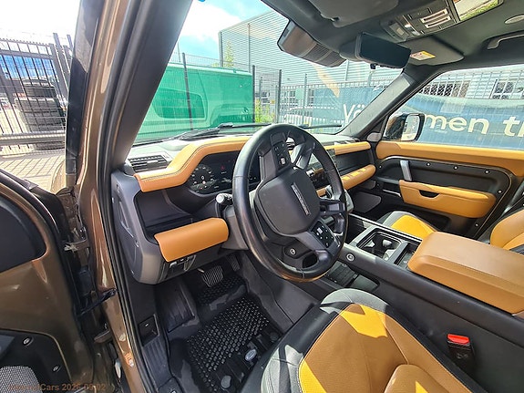 Land Rover Defender 130 8 of 15