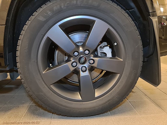 Land Rover Defender 130 14 of 15