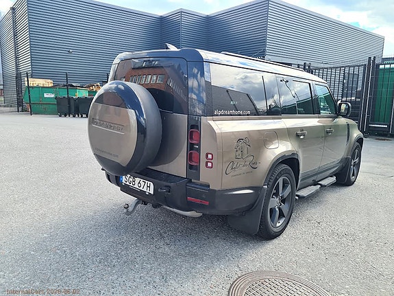 Land Rover Defender 130 6 of 15