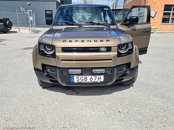 Land Rover Defender 130 7 of 15