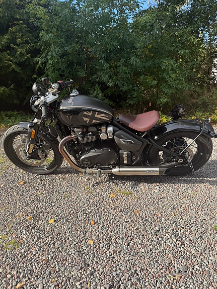 Triumph BONNEVILLE BOBBER TFC 10 of 12