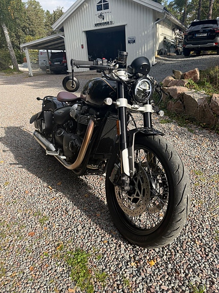 Triumph BONNEVILLE BOBBER TFC 11 of 12