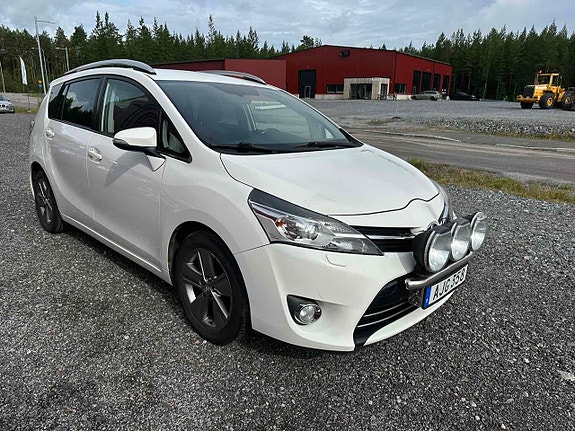 Toyota Verso 2 of 6
