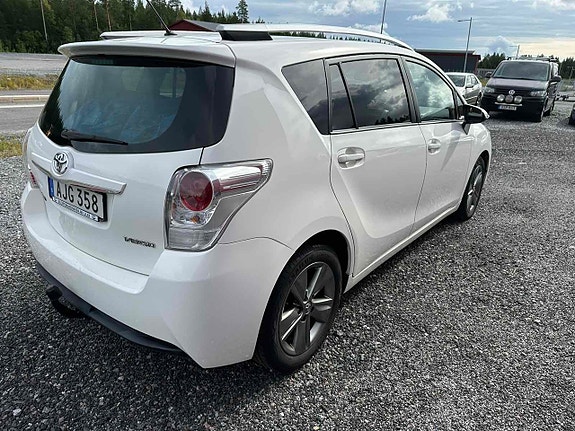 Toyota Verso 4 of 6