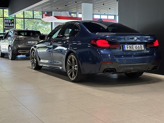 BMW M550i 3 of 18