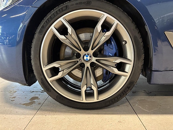 BMW M550i 4 of 18