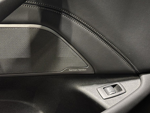 BMW M550i 15 of 18