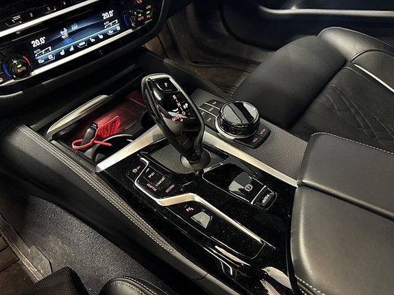 BMW M550i 17 of 18