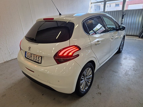 Peugeot 208 3 of 20