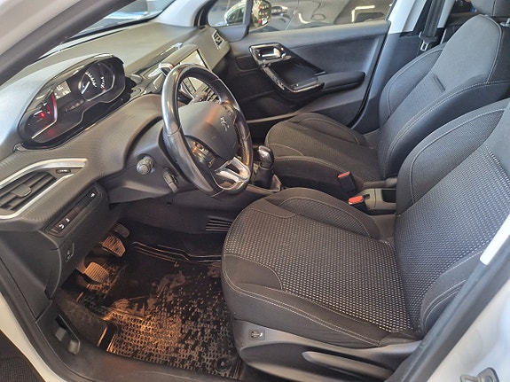 Peugeot 208 8 of 20