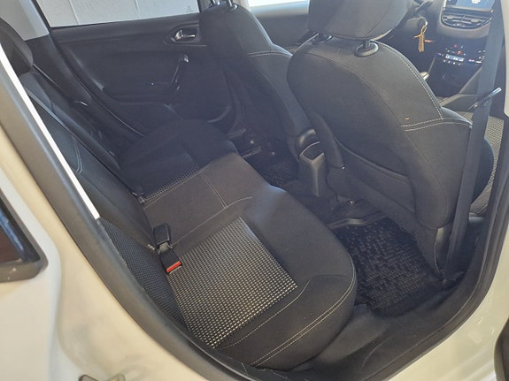 Peugeot 208 14 of 20