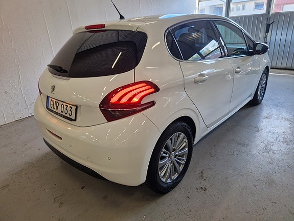 Peugeot 208 18 of 20